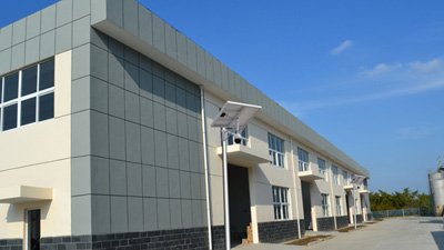 為什么現(xiàn)在新農(nóng)村道路建設(shè)都選用太陽(yáng)能路燈呢？