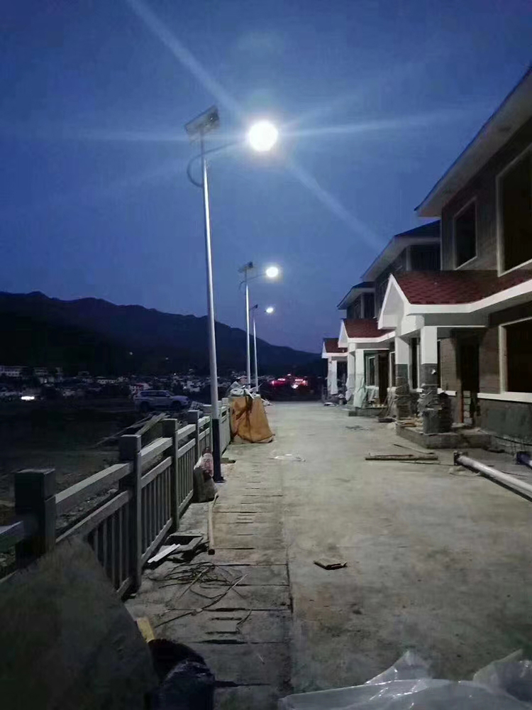 河北太陽(yáng)能路燈_南德太陽(yáng)能路燈_太陽(yáng)能路燈廠(chǎng)家