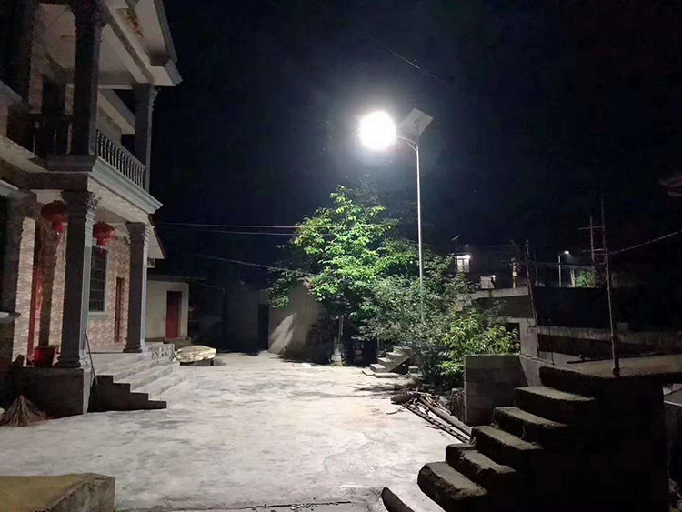 廣東太陽(yáng)能路燈_新農(nóng)村太陽(yáng)能路燈_南德太陽(yáng)能路燈廠家
